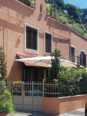 La casa di Giulio a Posillipo praticamente sul mare!, Napoli